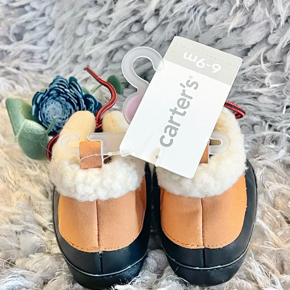 New with tag CARTERS INFANT SHOES 6-9 months faux Sherpa on the outside flexible